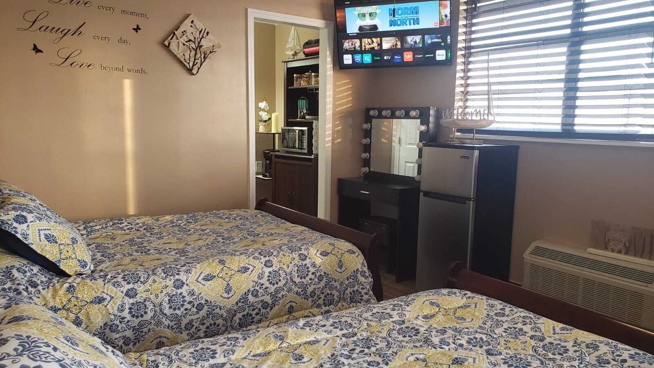 Photo of Bedroom in South Peninsula Historic District
