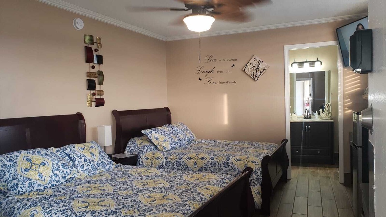 Photo of Bedroom in South Peninsula Historic District