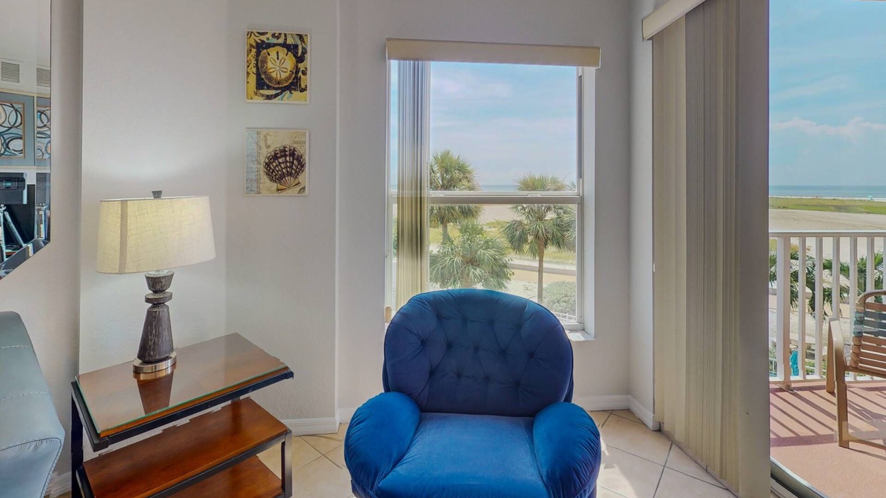 Photo of Livingroom in Treasure Island