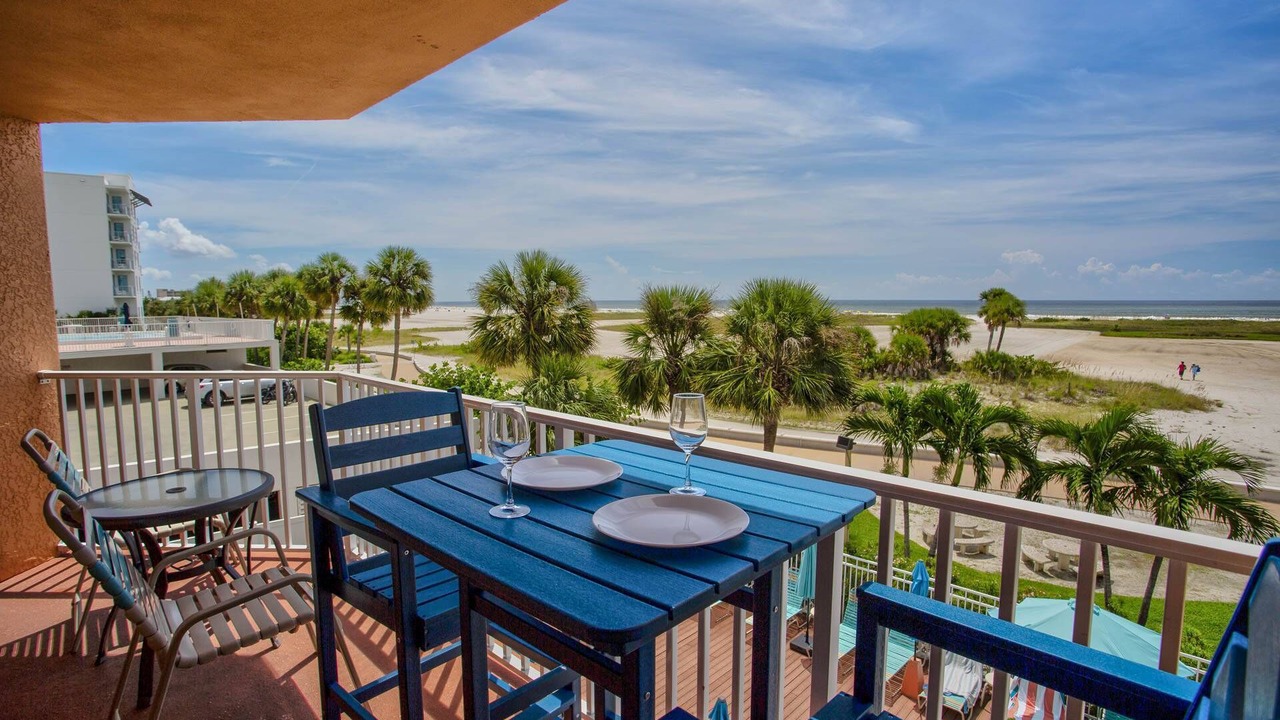 Photo of Patio Balcony in Treasure Island
