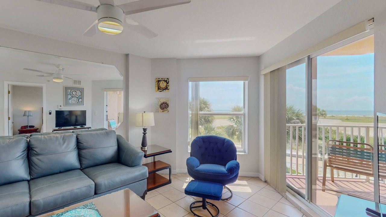 Photo of Livingroom in Treasure Island