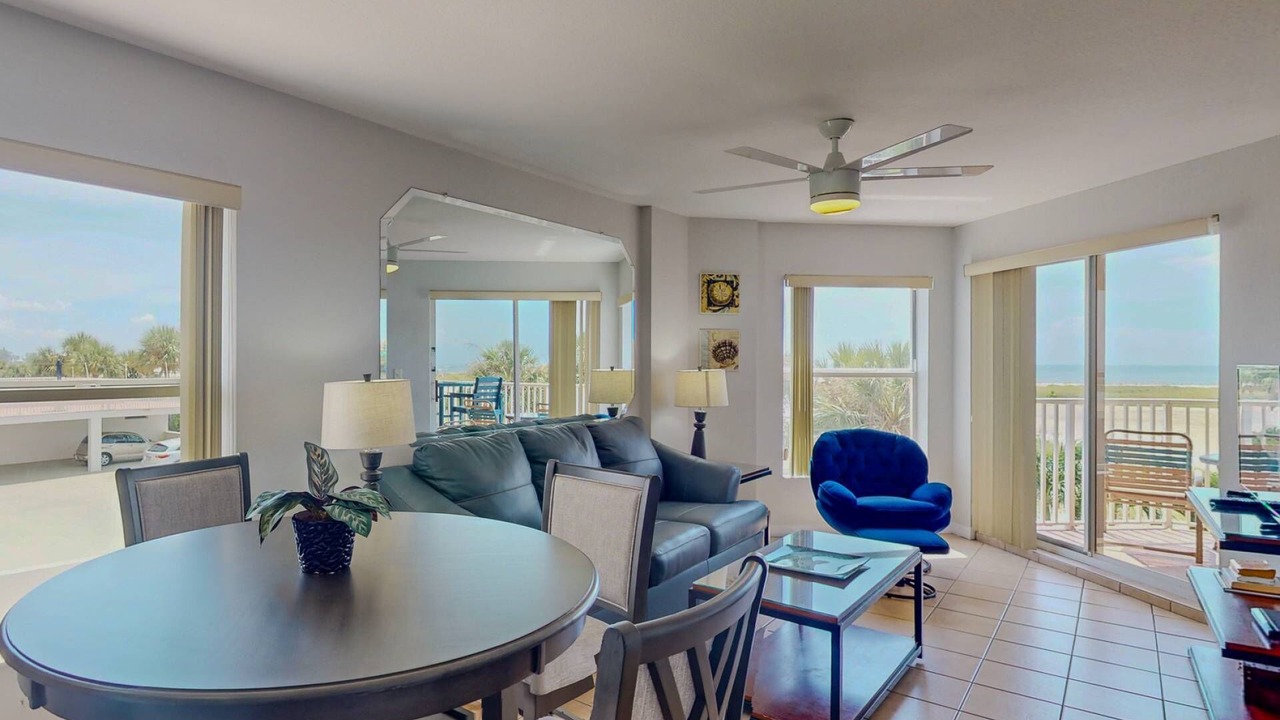 Photo of Livingroom in Treasure Island
