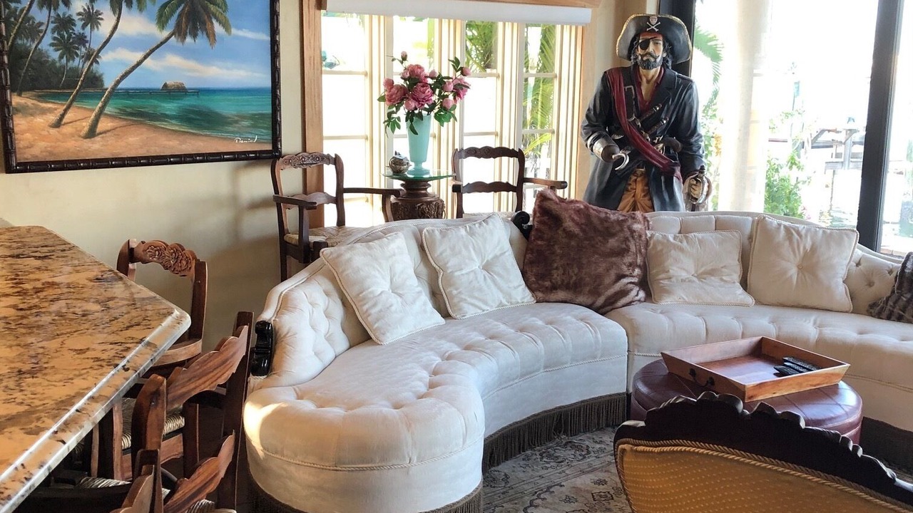 Photo of Livingroom in Treasure Island