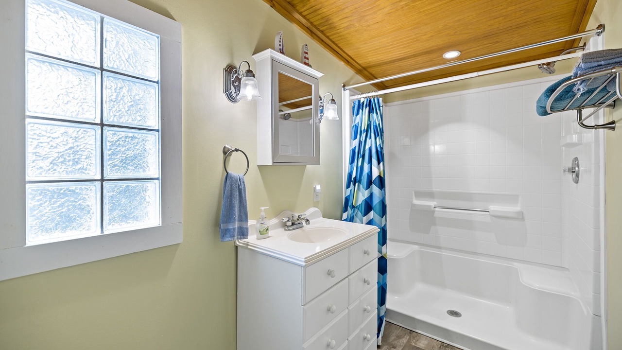 Photo of Bathroom in Weeki Wachee Gardens