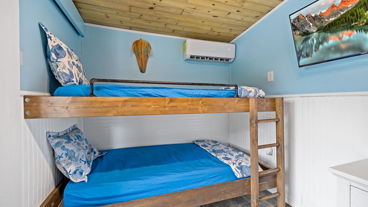 Photo of Bedroom in Weeki Wachee Gardens