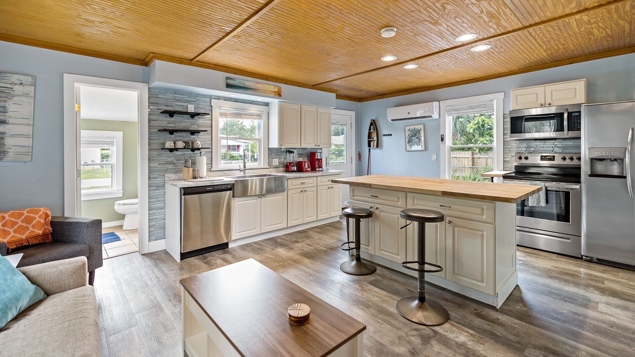 Photo of Kitchen in Weeki Wachee Gardens