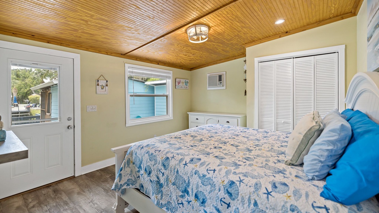 Photo of Bedroom in Weeki Wachee Gardens