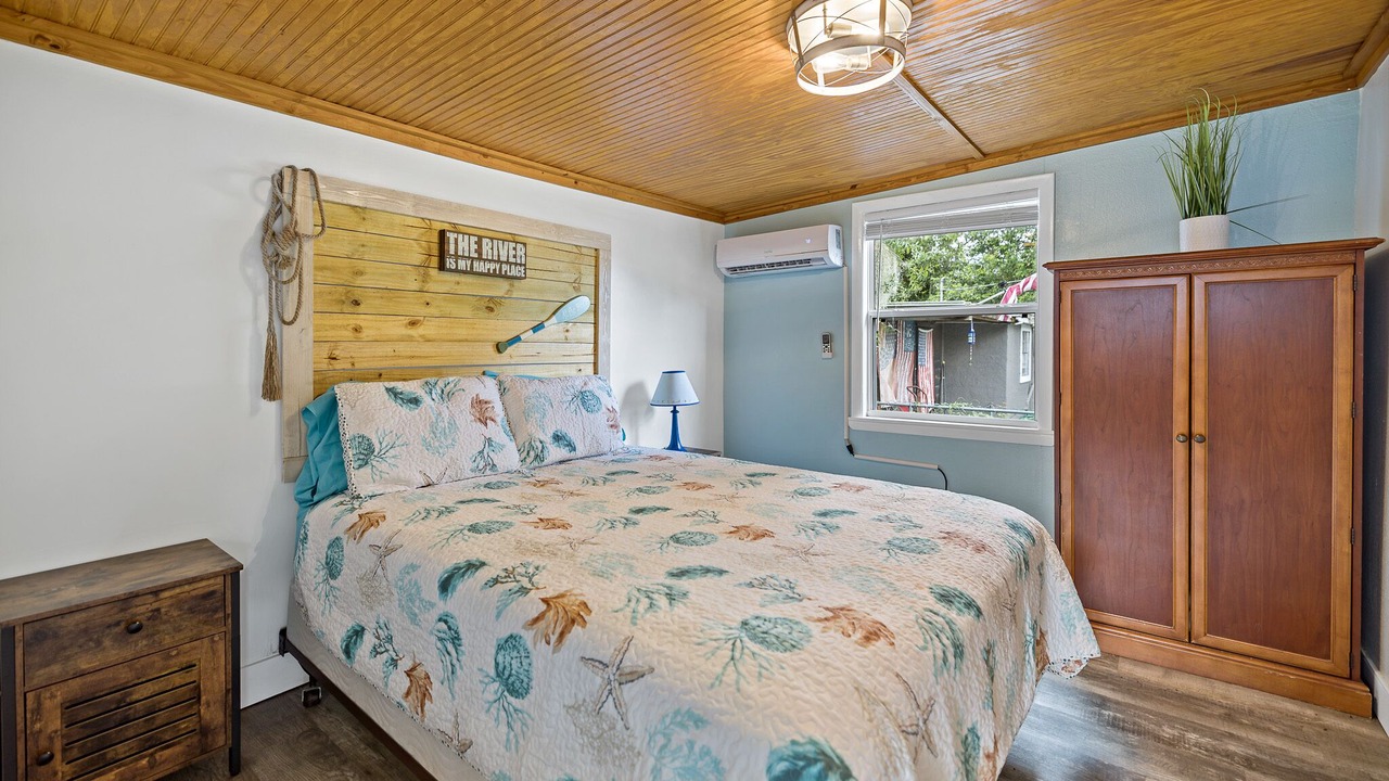Photo of Bedroom in Weeki Wachee Gardens