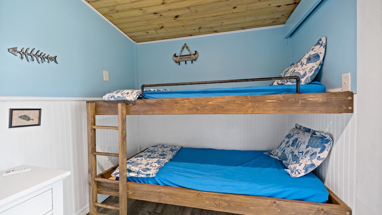 Photo of Bedroom in Weeki Wachee Gardens