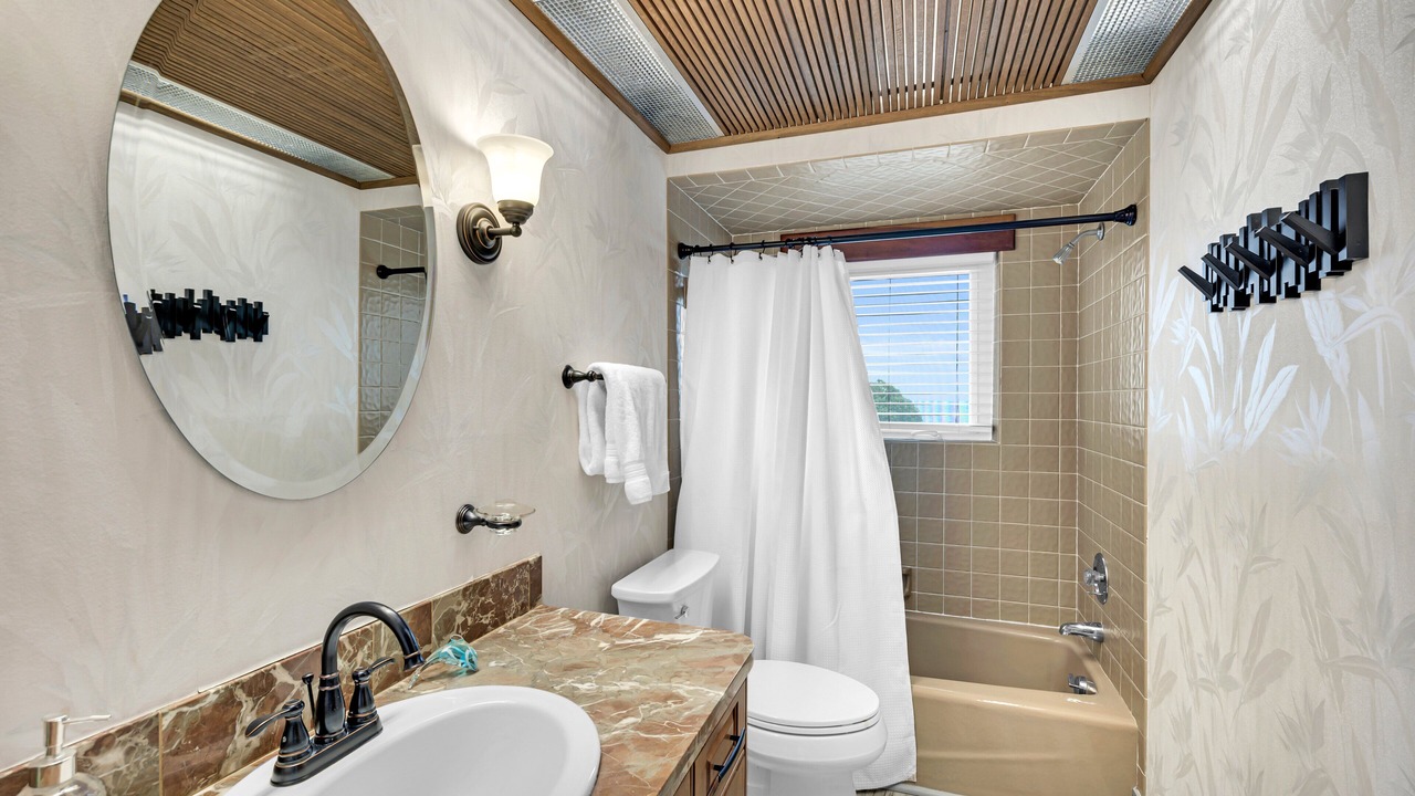 Photo of Bathroom in Bayshore Gardens