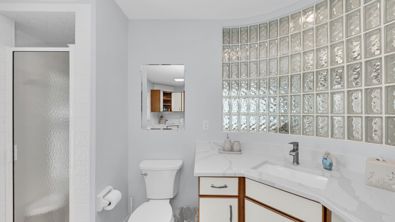 Photo of Bathroom in Bayshore Gardens