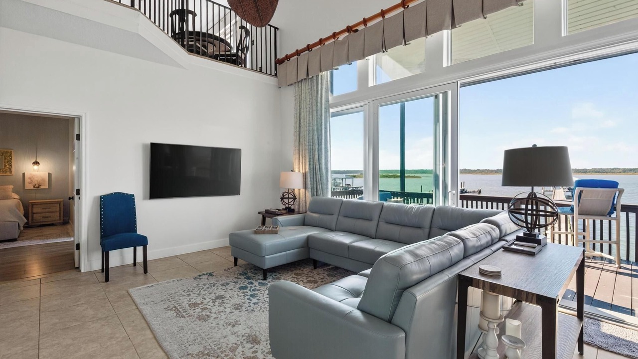 Photo of Livingroom in Crescent Beach