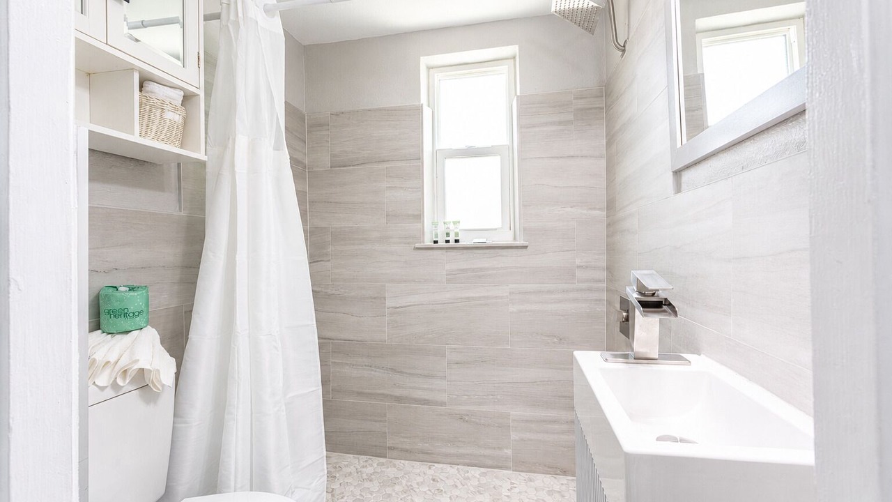 Photo of Bathroom in Treasure Island