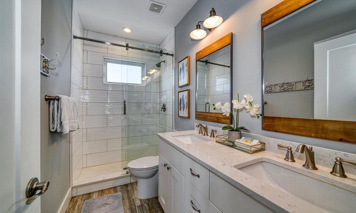 Photo of Bathroom in Independence Square