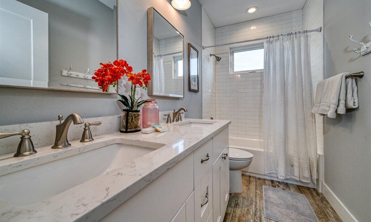 Photo of Bathroom in Independence Square