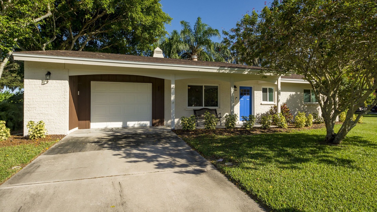 Photo of Outdoor in Gulf Gate Estates