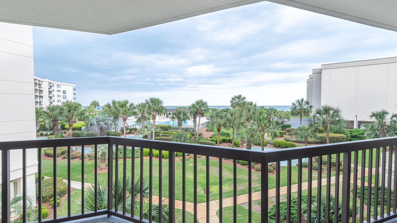 Photo of Patio Balcony in Litchfield by the Sea