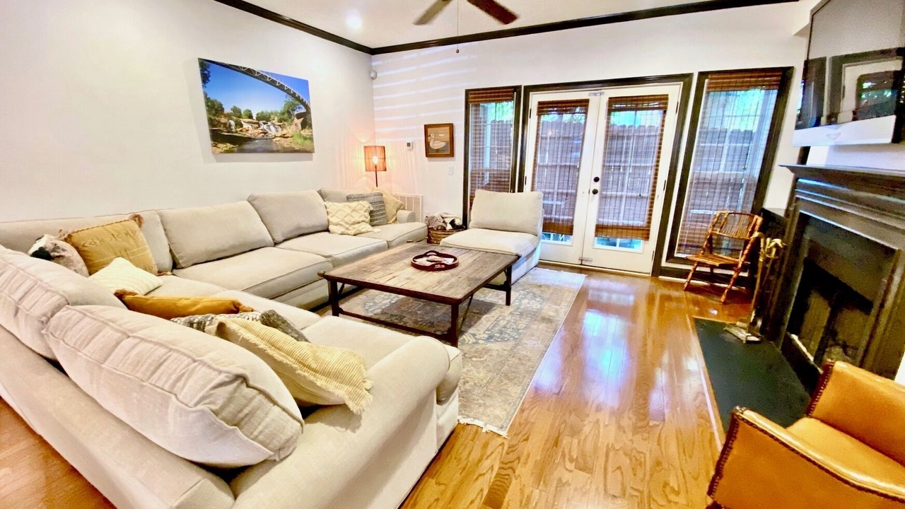 Photo of Livingroom in Greenville Downtown