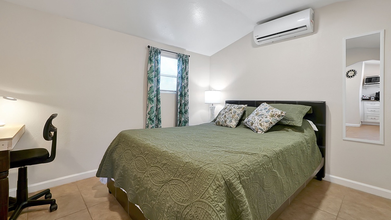 Photo of Bedroom in Bearss Plaza