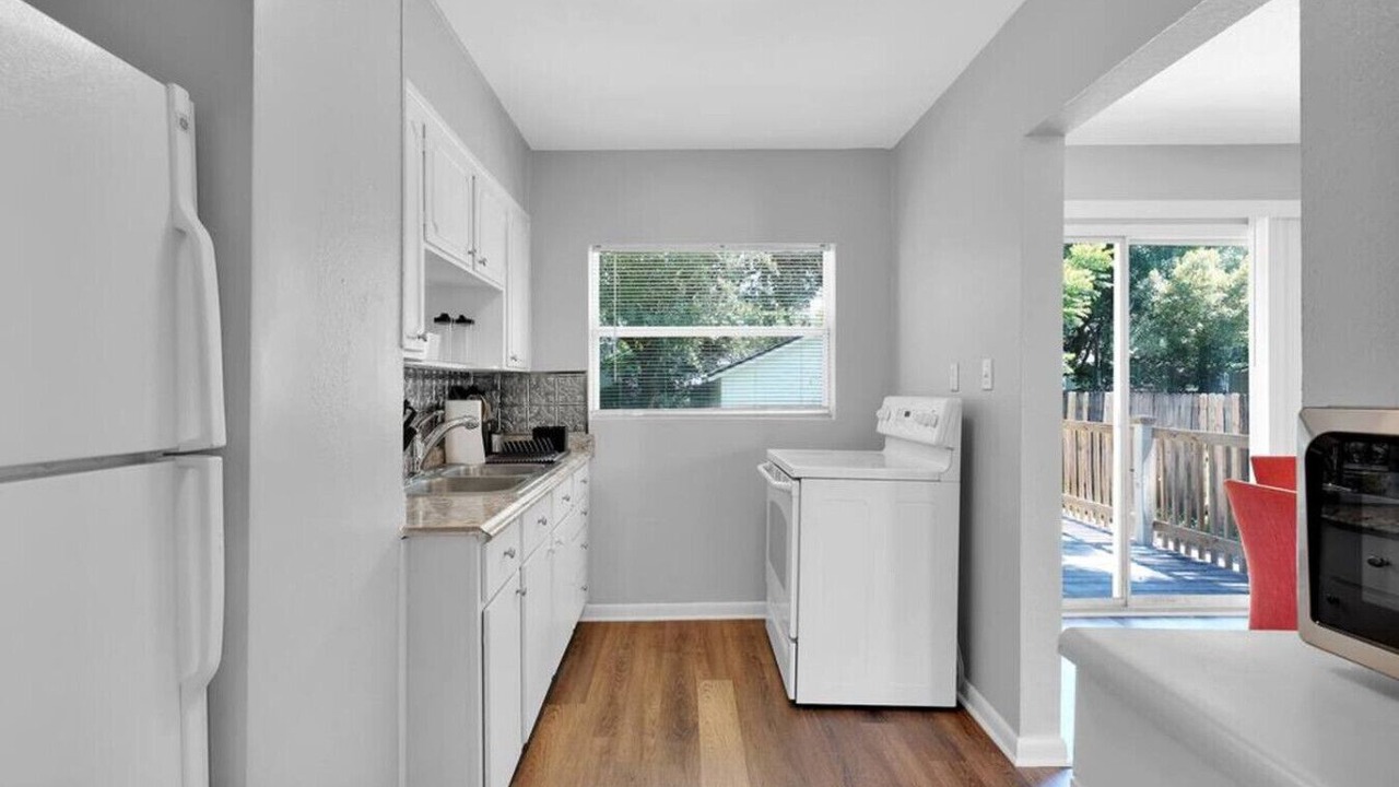 Photo of Kitchen in Lakeshore South