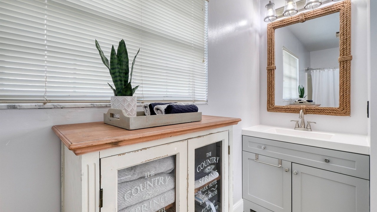 Photo of Bathroom in Cedar Key