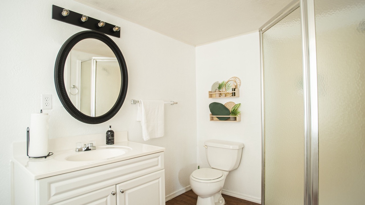Photo of Bathroom in Weeki Wachee Gardens