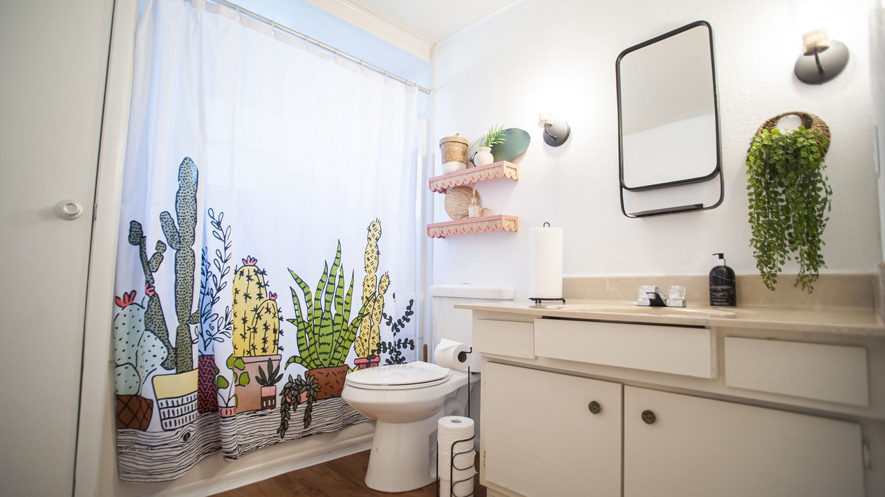 Photo of Bathroom in Weeki Wachee Gardens