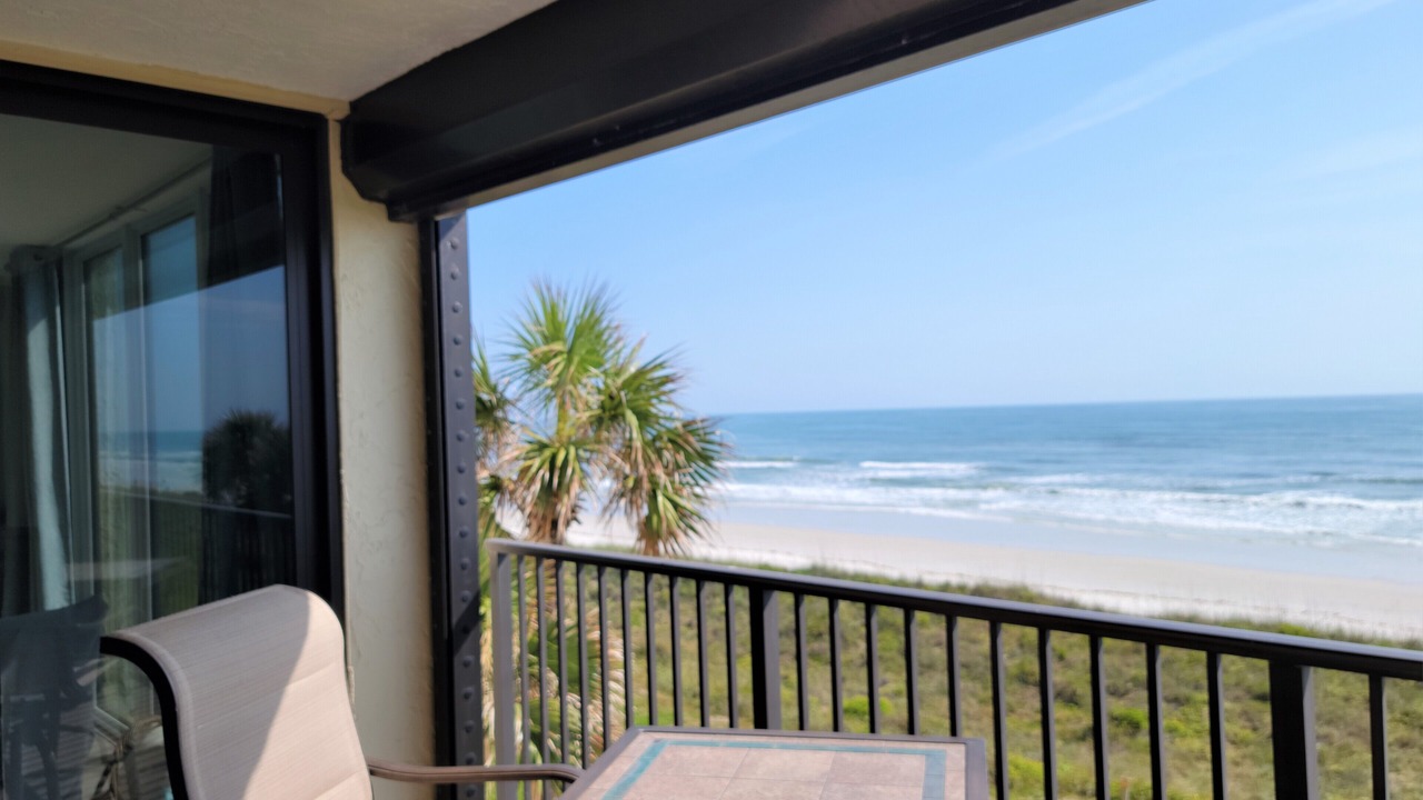 Photo of Patio Balcony in Crescent Beach