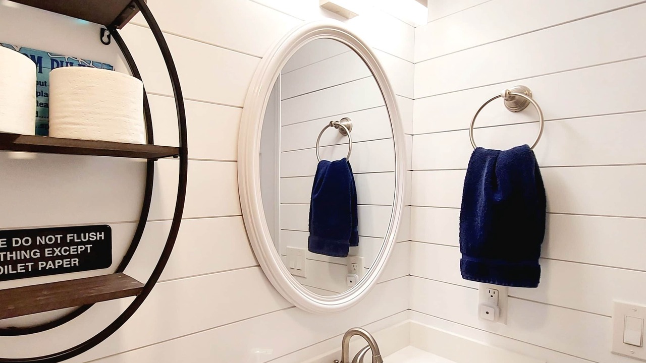 Photo of Bathroom in Surfcrest Village