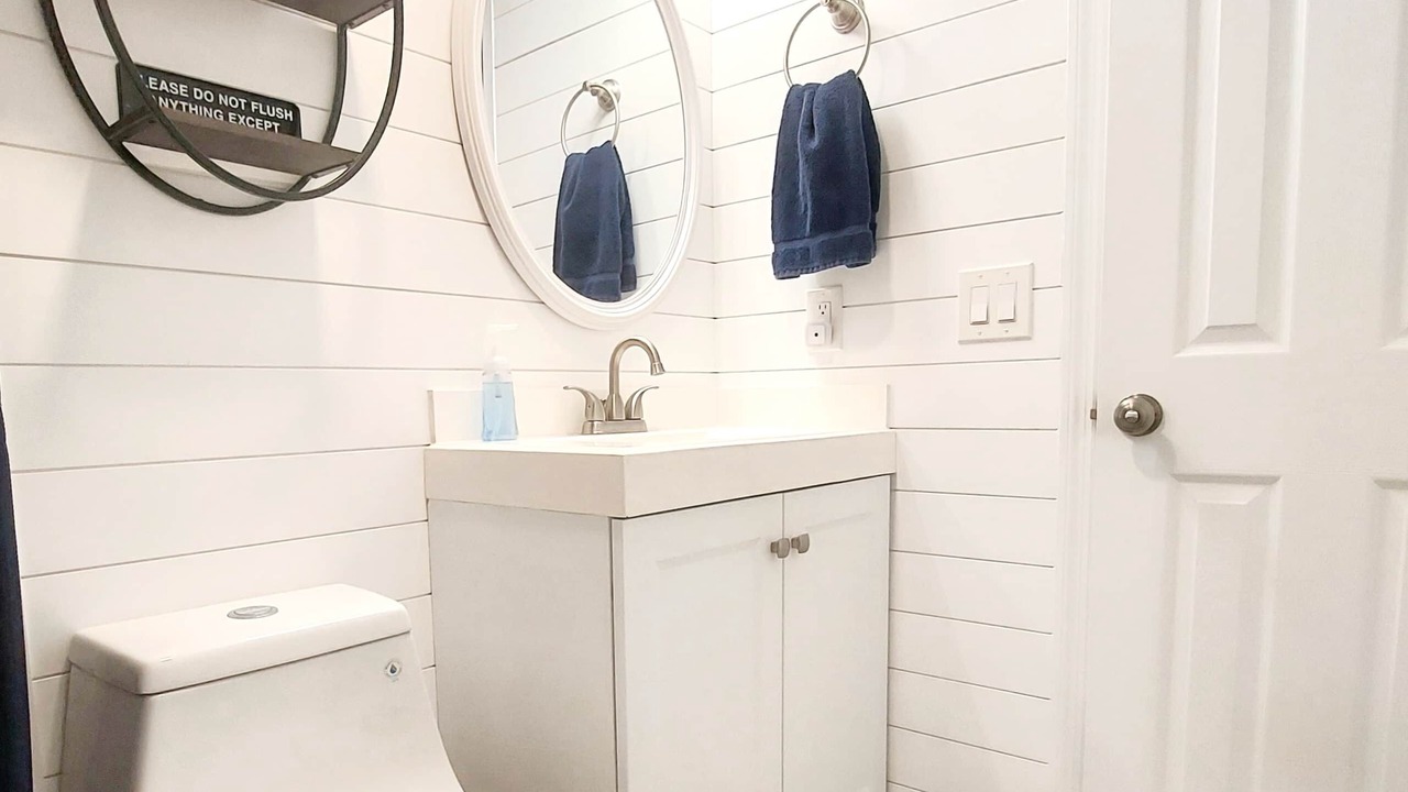 Photo of Bathroom in Surfcrest Village