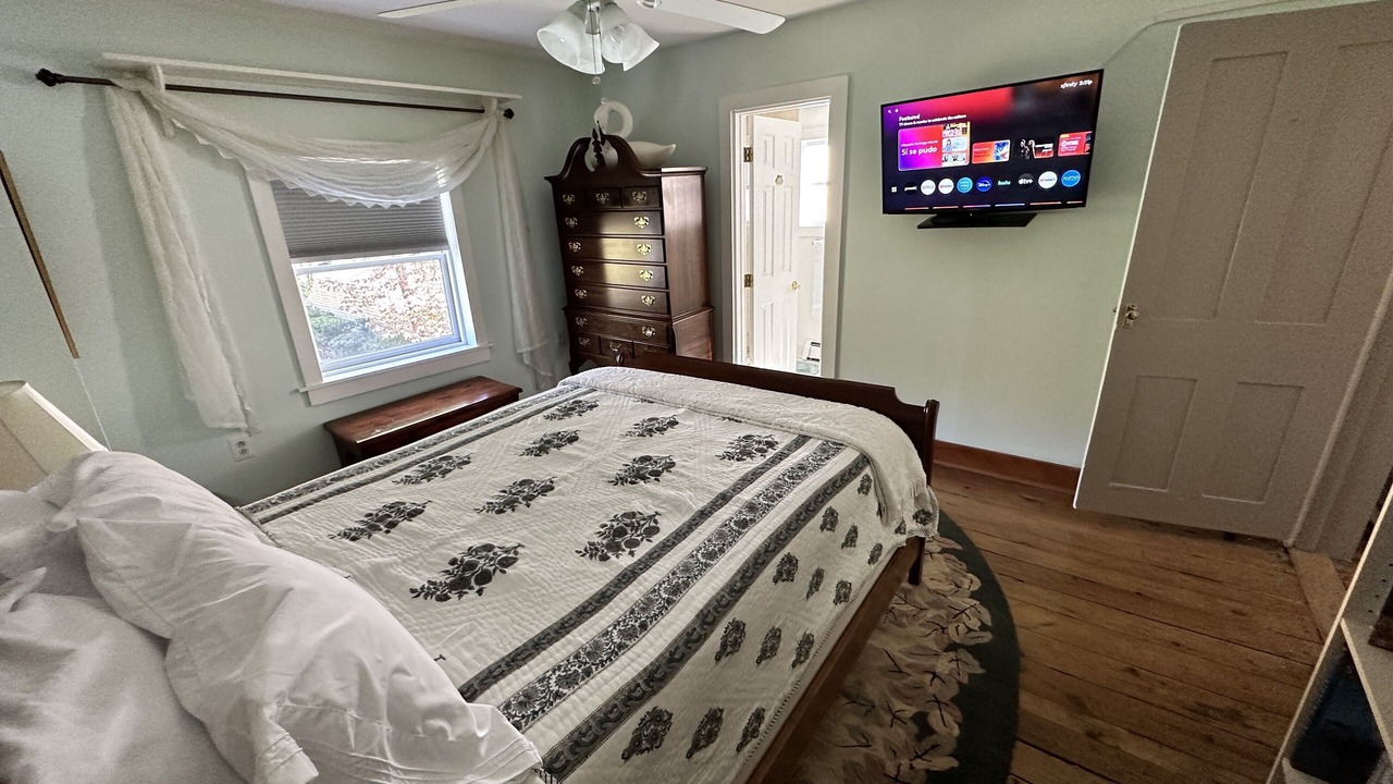 Photo of Bedroom in Lambertville