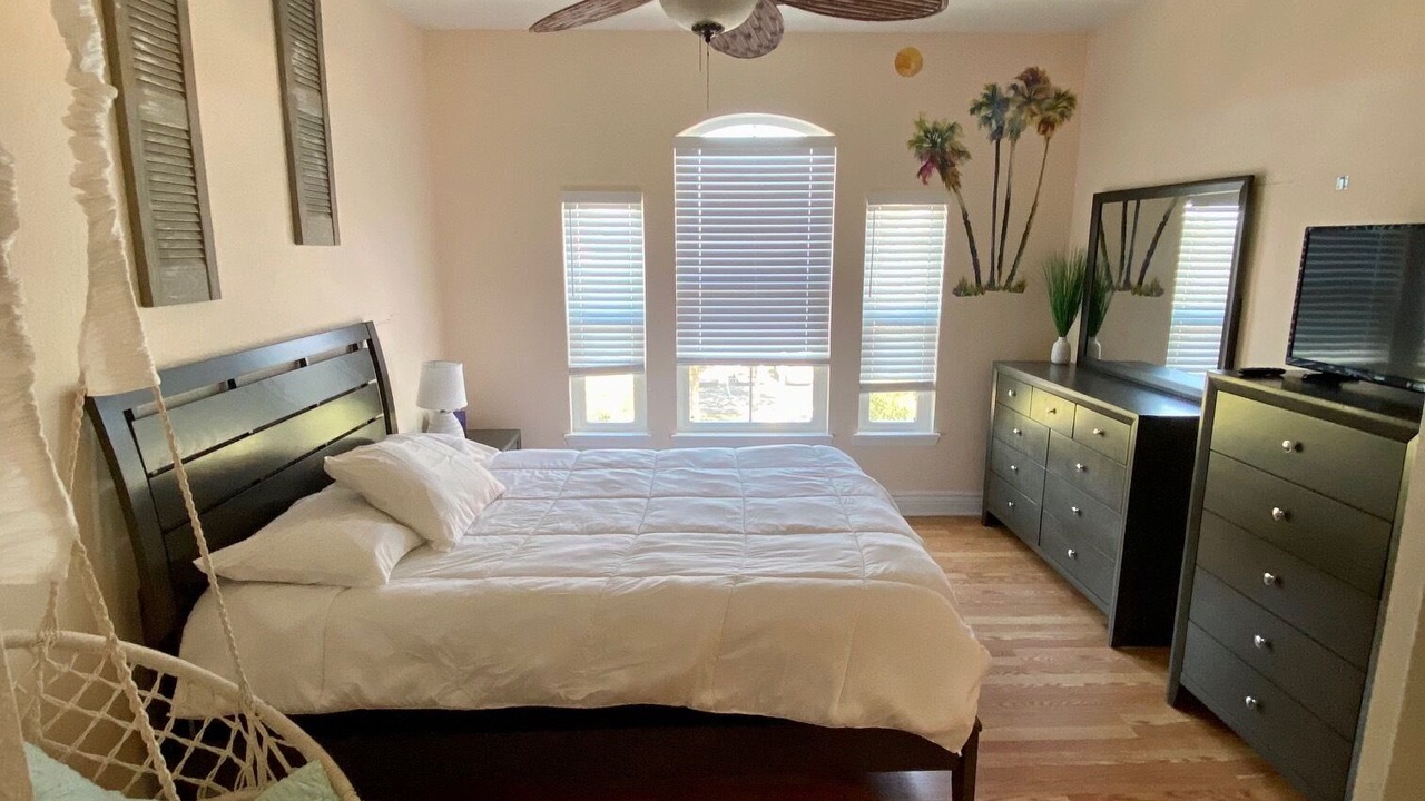 Photo of Bedroom in Cove Cay