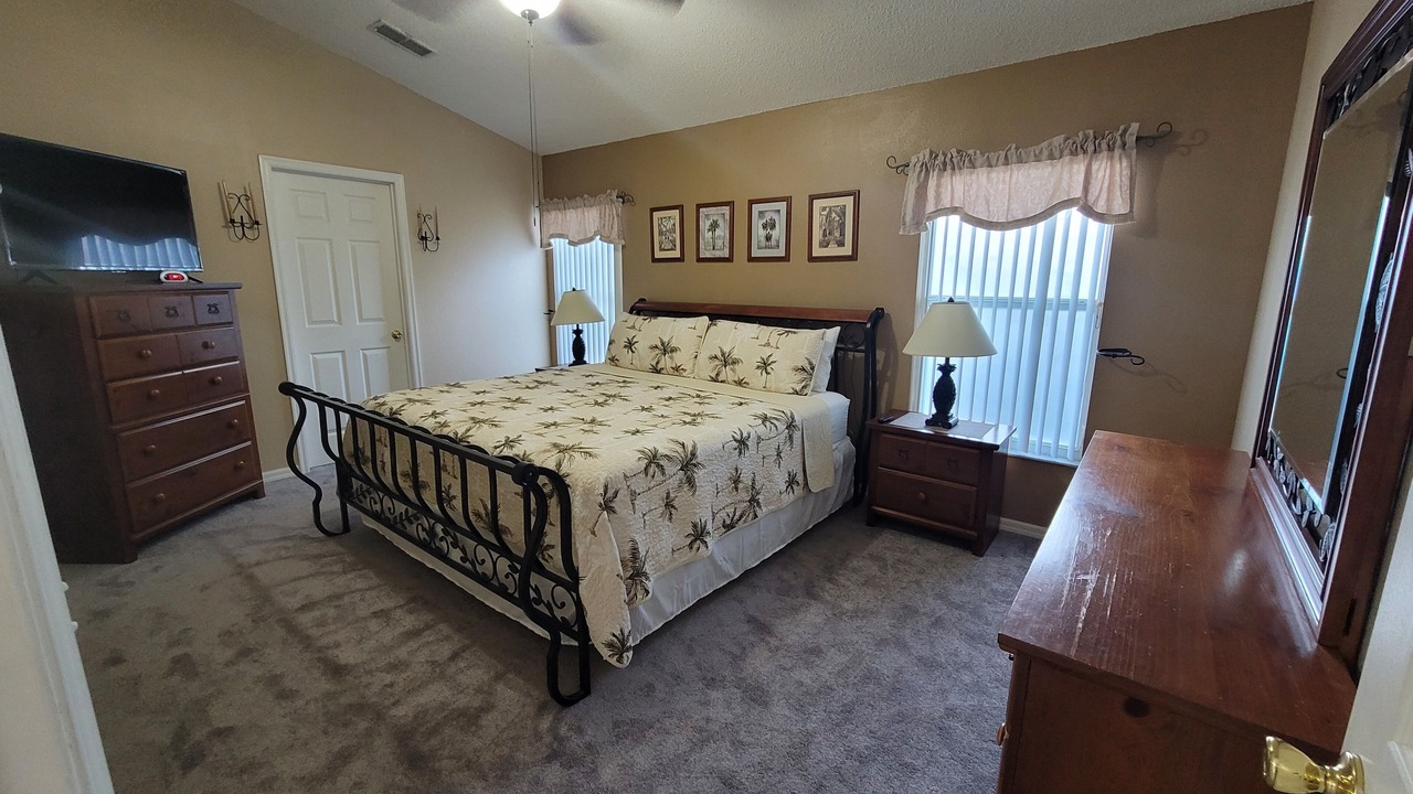 Photo of Bedroom in Florida Pines