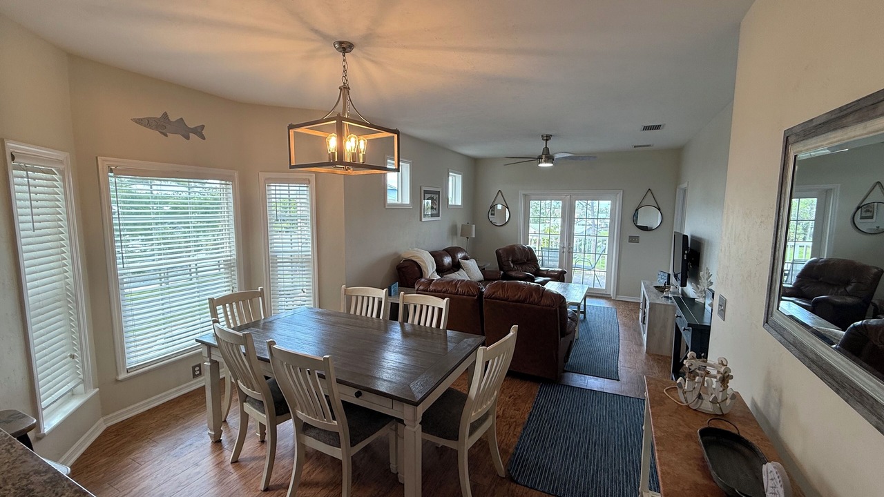 Photo of Livingroom in Suwannee