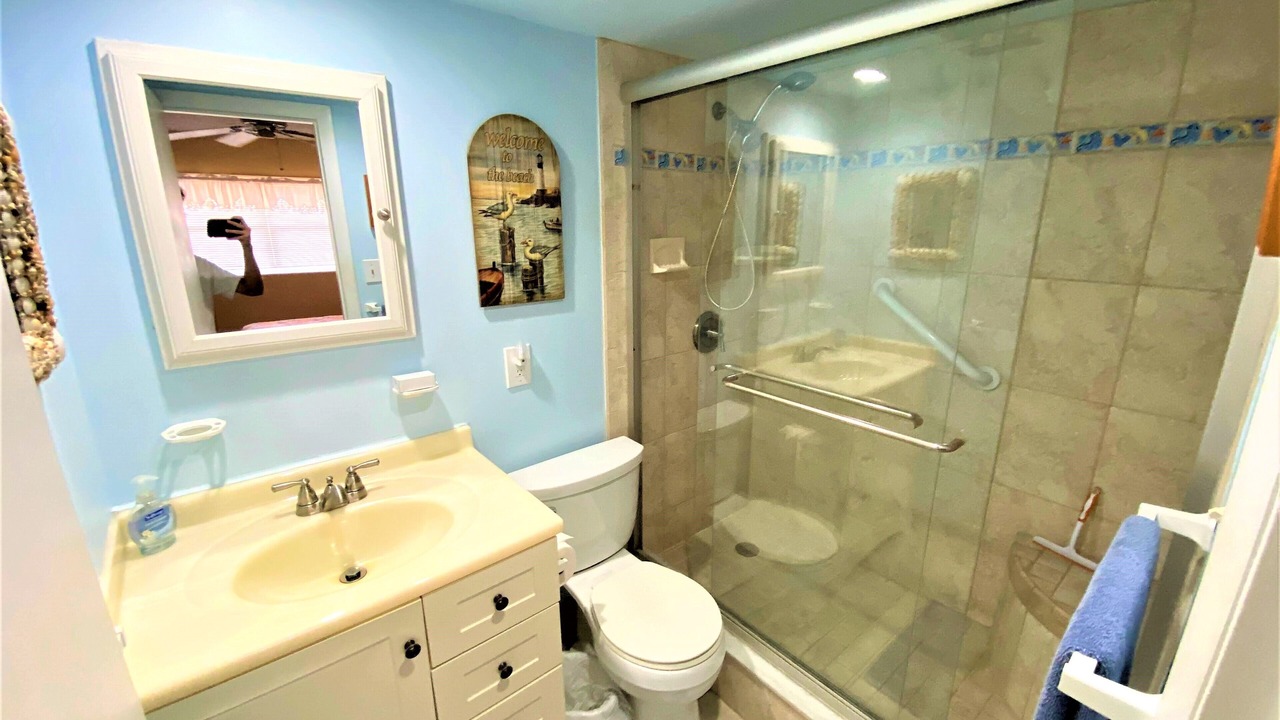 Photo of Bathroom in Cocoa Isles