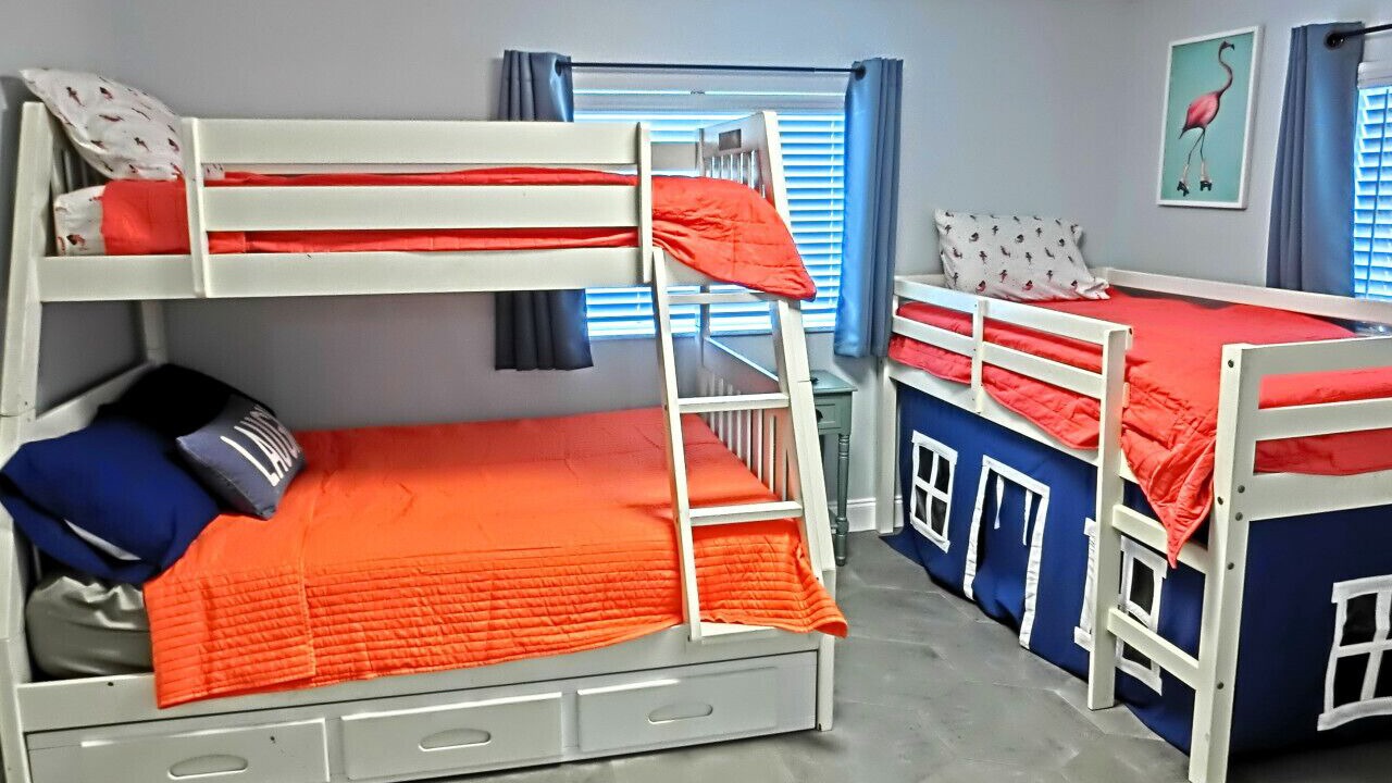 Photo of Bedroom in Weeki Wachee Gardens