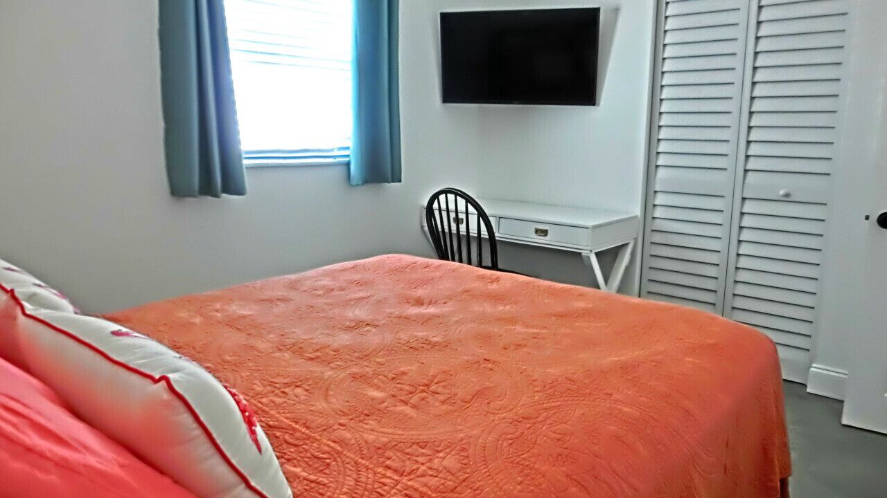 Photo of Bedroom in Weeki Wachee Gardens