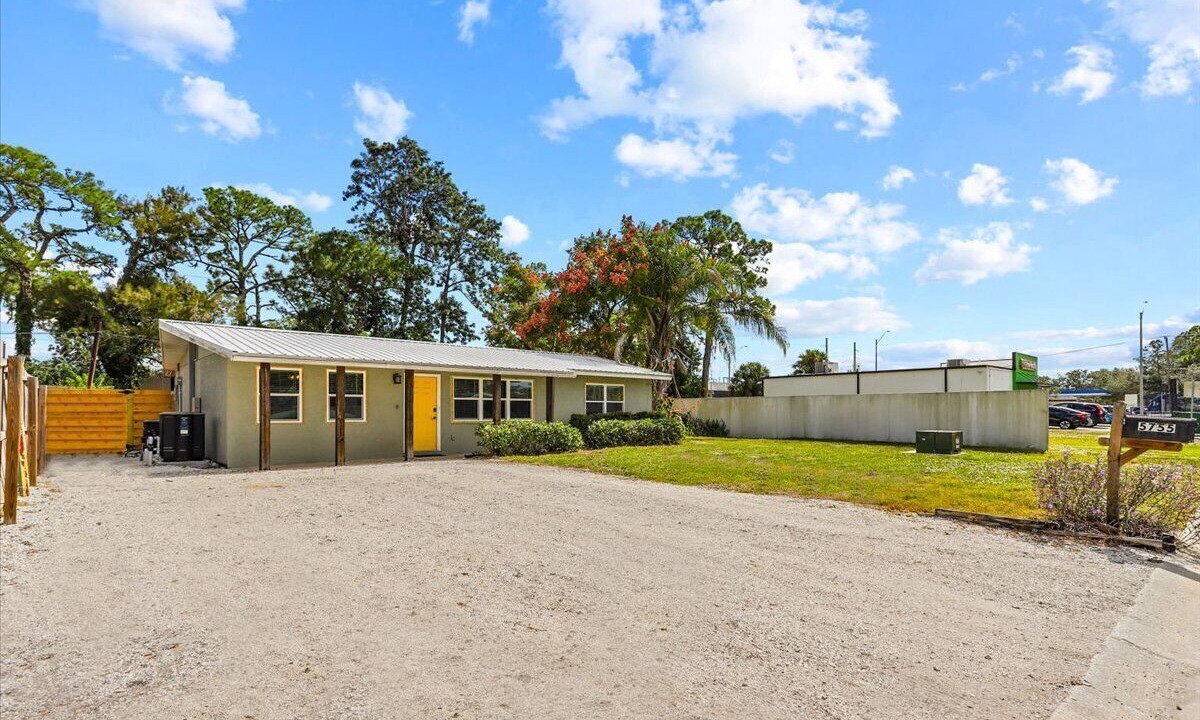 Photo of Outdoor in Gulf Gate Estates