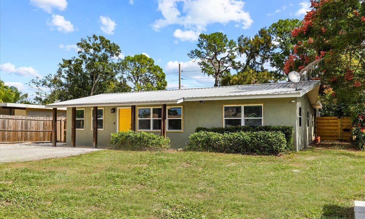 Photo of Outdoor in Gulf Gate Estates