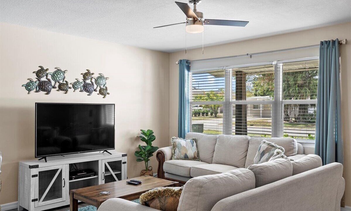Photo of Livingroom in Gulf Gate Estates