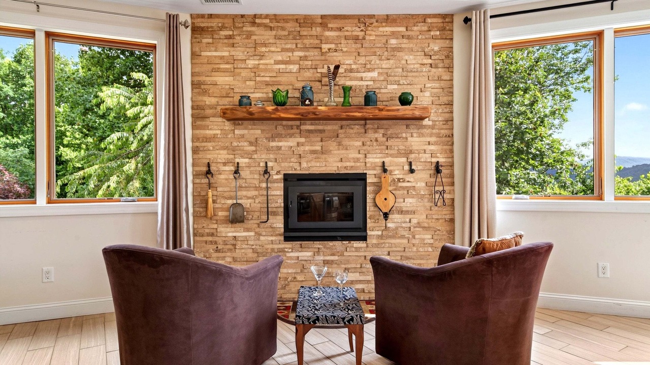 Photo of Livingroom in Black Mountain