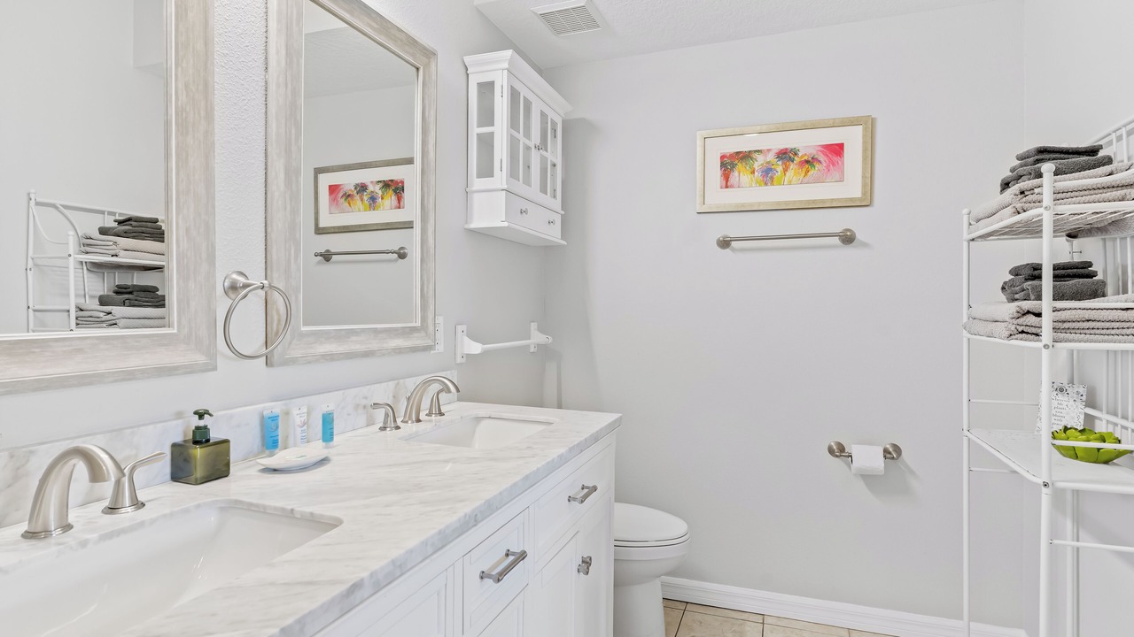 Photo of Bathroom in Independence Square