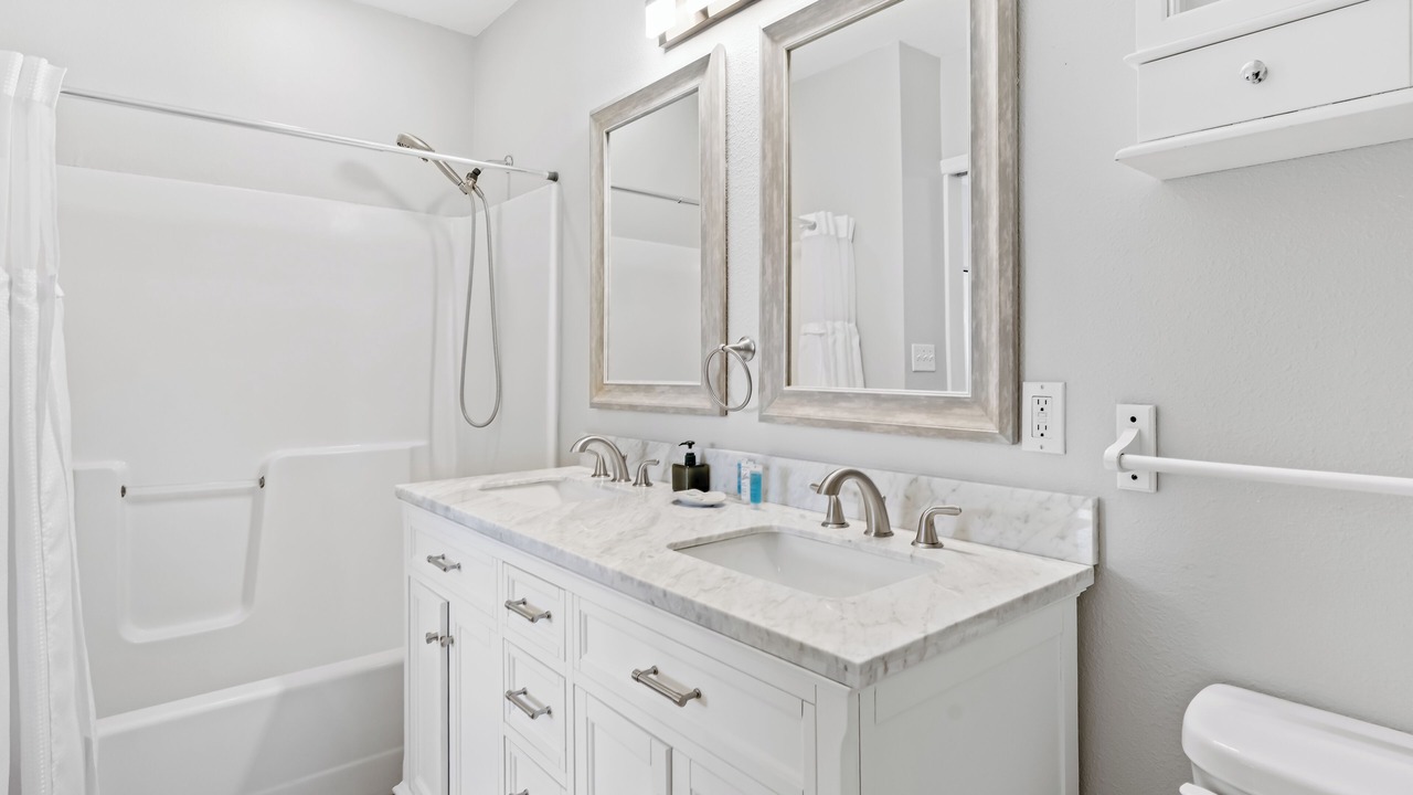 Photo of Bathroom in Independence Square
