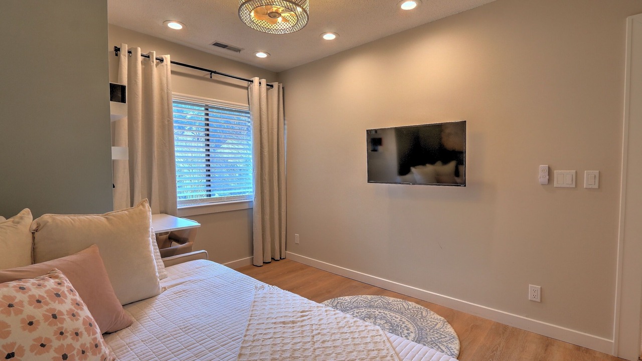 Photo of Bedroom in Folly Field