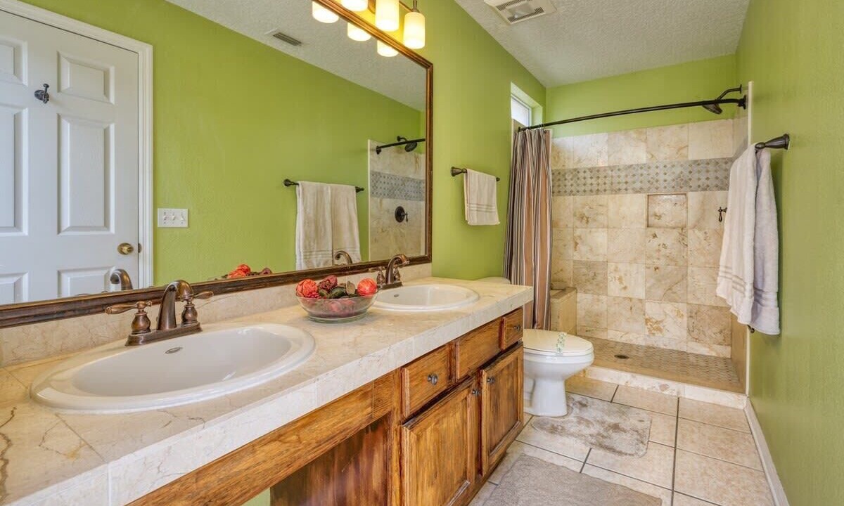 Photo of Bathroom in Lake Berkley
