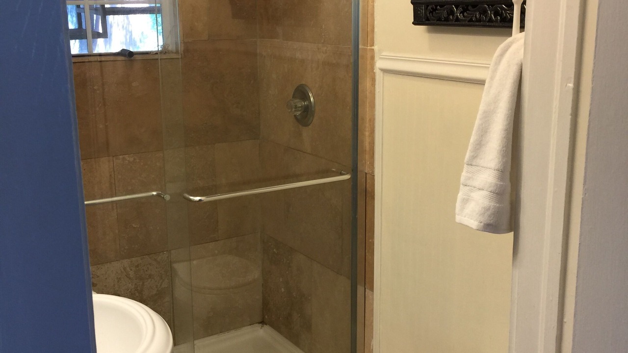 Photo of Bathroom in Green Avenue
