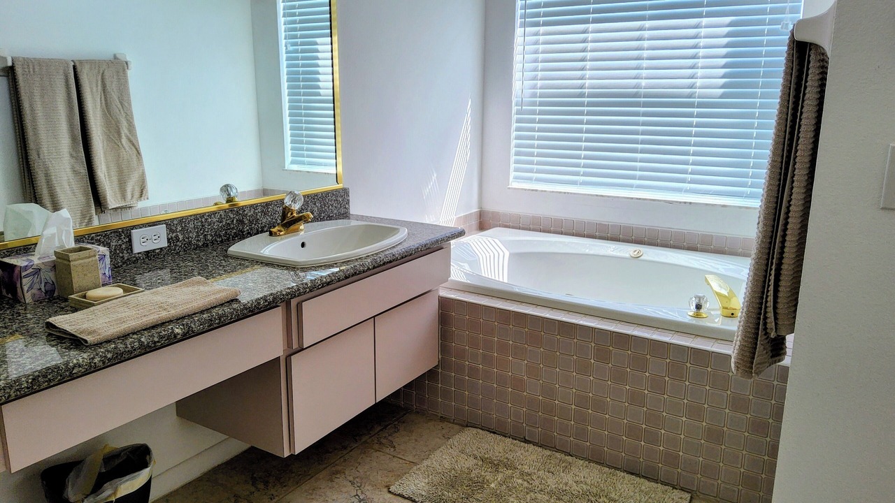 Photo of Bathroom in Fairway Oaks