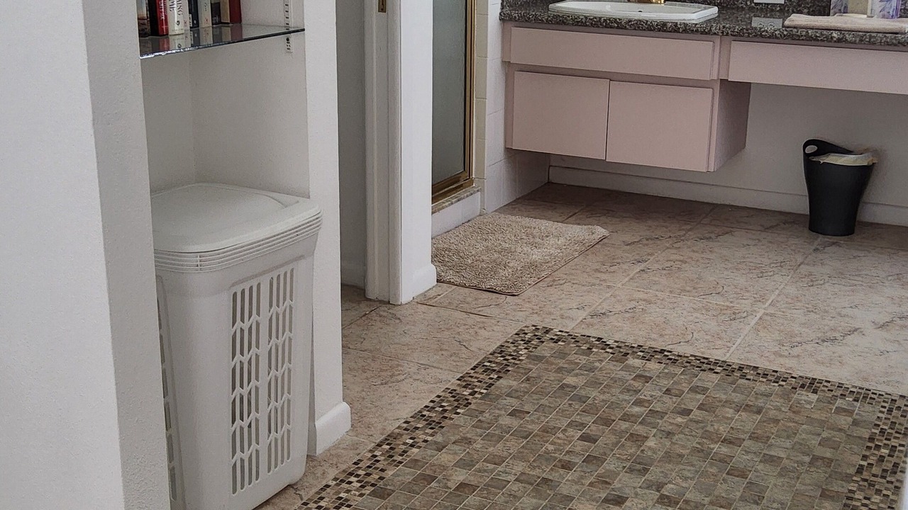 Photo of Bathroom in Fairway Oaks