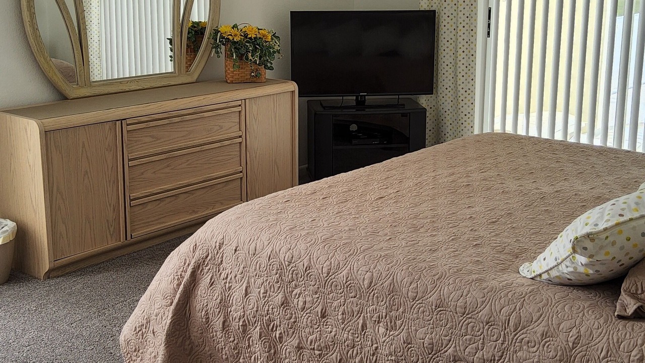 Photo of Bedroom in Fairway Oaks