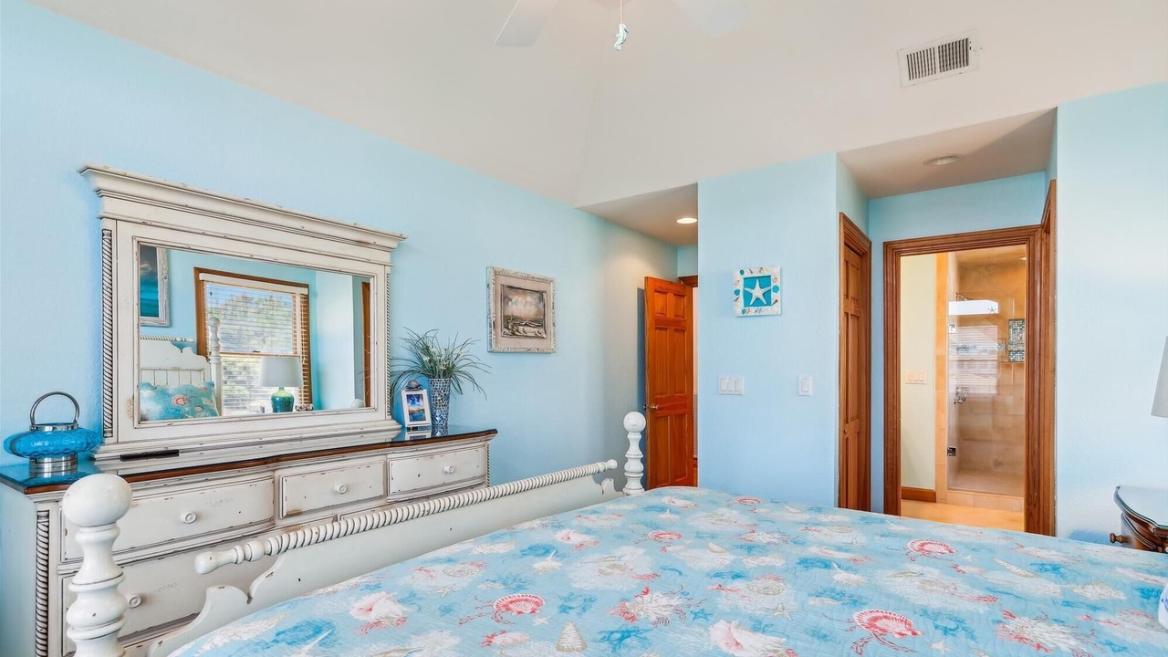 Photo of Bedroom in Whalehead Beach